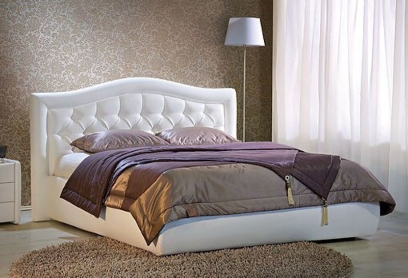 Интерьерная кровать Тория пуговицы деревянные 4 прокола d 15 мм 20 шт бренди