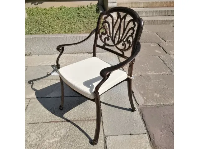 Кресло из литого алюминия Louis